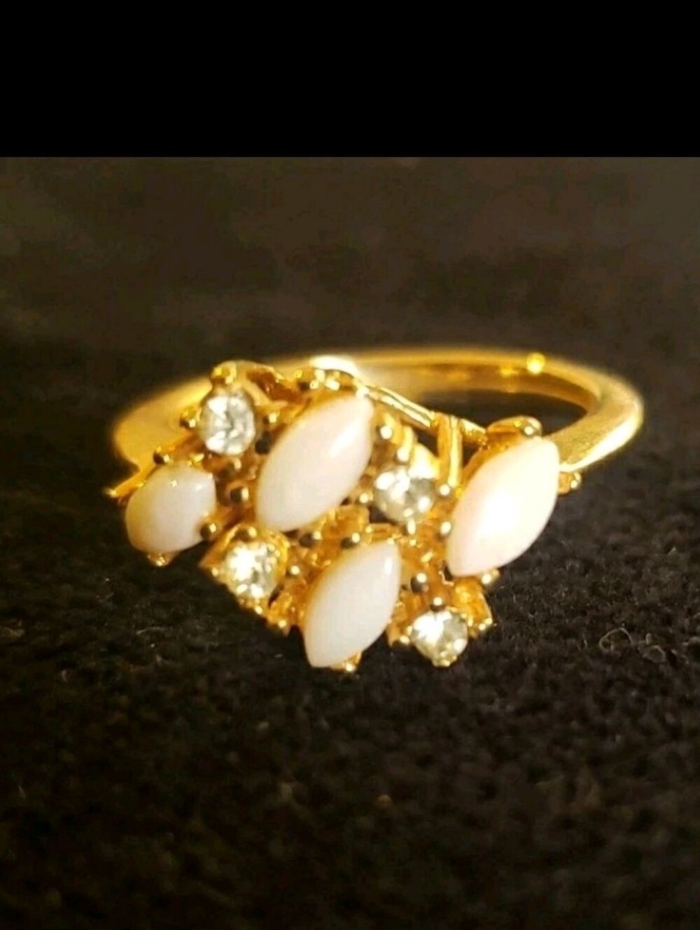 Uncas rhinestone and faux opal ring, yellow gold tone, Size 6.5